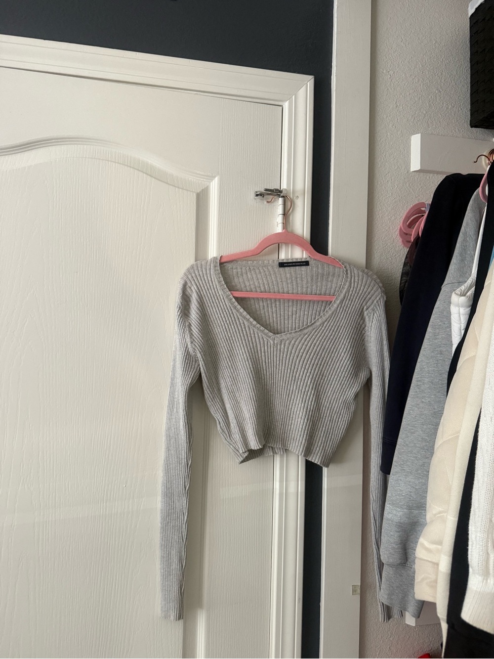 Brandy Melville Light Gray Ribbed V-Neck Cropped Top